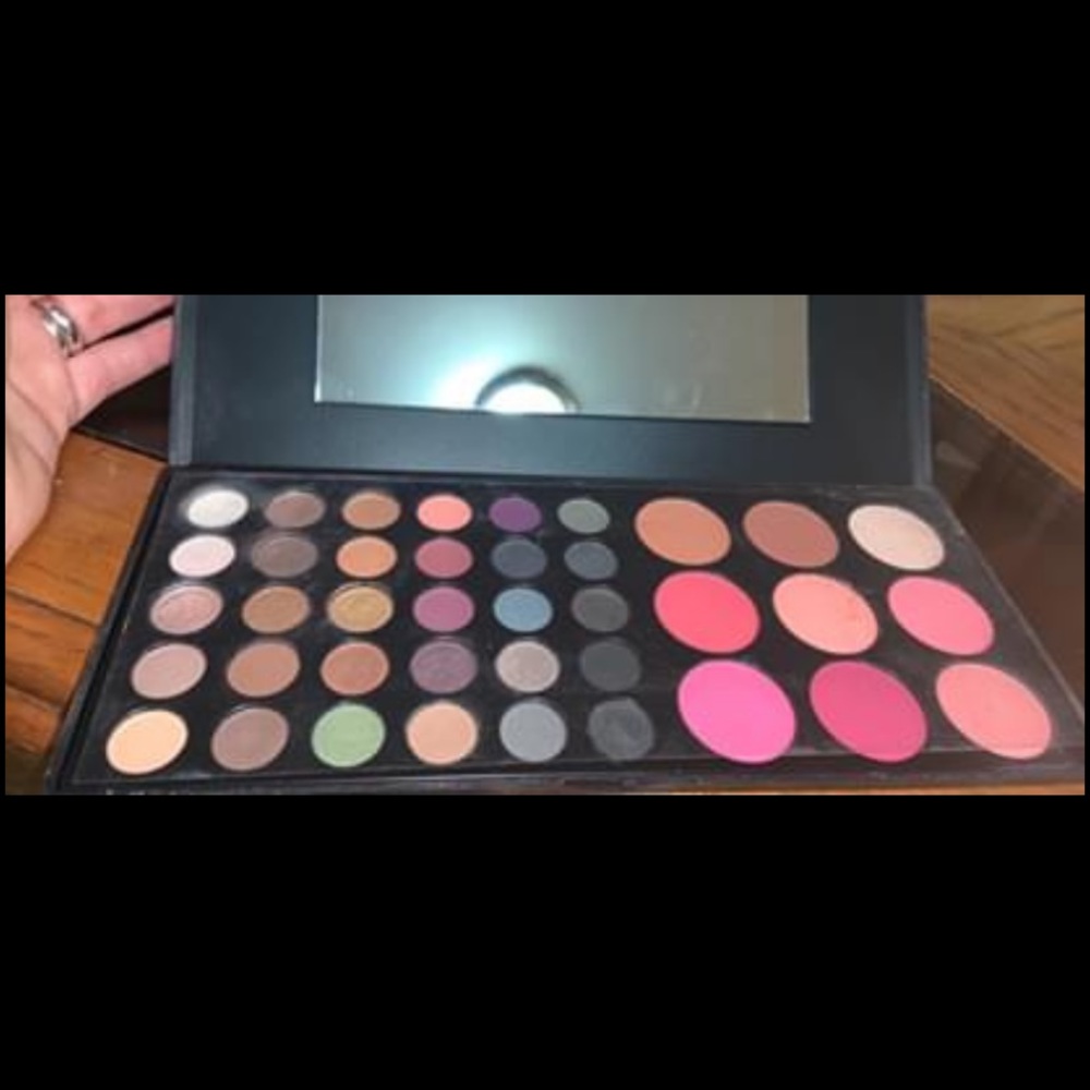 38 eyeshadow pallet and blush